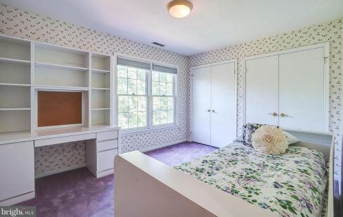 9400 Fox Hollow Dr, Rockville MD 20854-2083 exterior