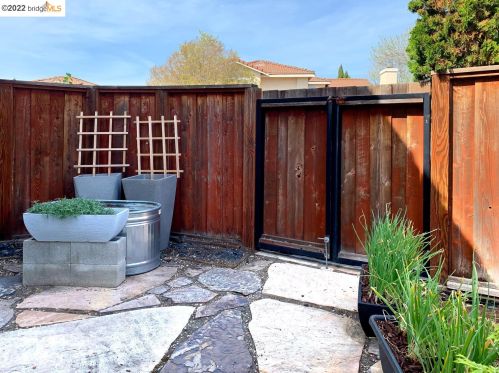 1807 Evalane Way, Concord CA 94519-2356 exterior