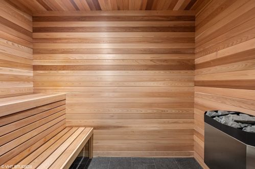 1419 Oakdale Ave, Chicago IL 60657-4118 exterior