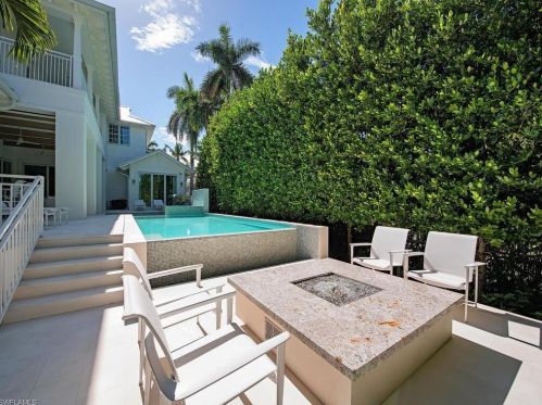 141 9 Ave, Naples FL 34102-6867 exterior