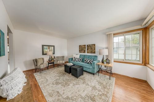 1419 Iona Ter, Milwaukee, WI 53221-5019