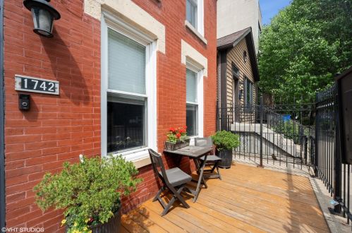 1742 Le Moyne St, Chicago IL 60622-1945 exterior