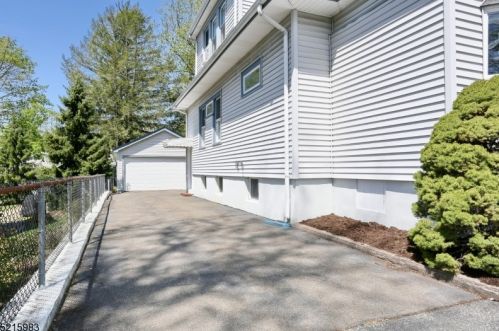 19 Linda Vista Ave, Paterson NJ  07508-2607 exterior