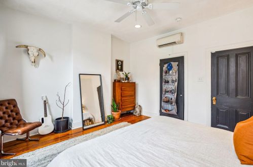 240 Fairmount Ave, Philadelphia PA  19123-2928 exterior