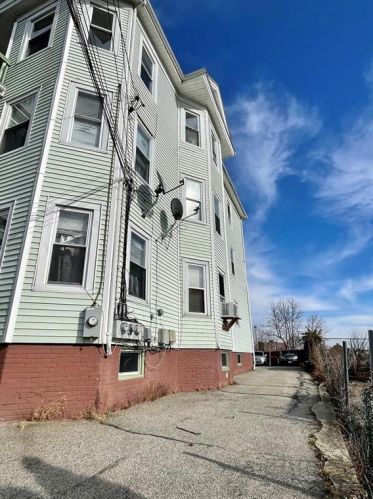 15 Julian St, Providence RI 02909-2715 exterior