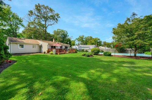 51 Harned Rd, Commack NY 11725-5104 exterior