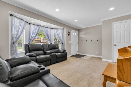 6859 3270, Taylorsville UT 84084-1769 exterior