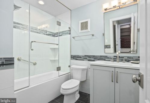 1822 Fonthill Ct, Mc Lean VA 22102-4792 exterior