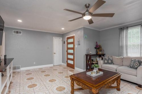 2810 Altman Dr, Irving TX 75062-4229 exterior