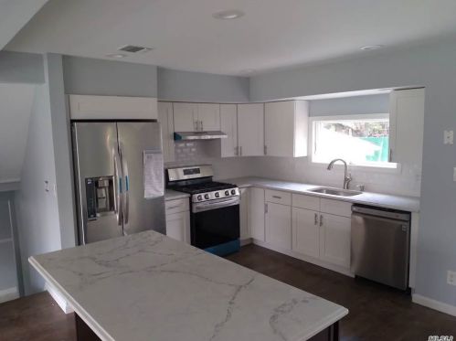 17 Crabapple Ln, Commack, NY 11725-2403