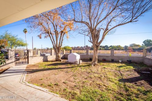 810 27th Ave, Phoenix AZ 85027-1805 exterior