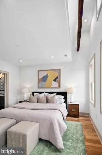 1613 Capitol St, Washington DC  20003-1620 exterior