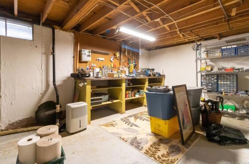 22 Rockland Dr, Enfield CT 06082-5820 exterior