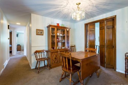 6 Caroline Dr, Milford CT 06461-2715 exterior