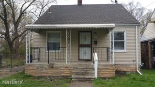 9233 Heyden St, Detroit MI  48228-1653 exterior