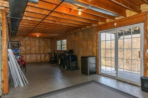 25 Gates Ave, Springfield MA 01118-2302 exterior