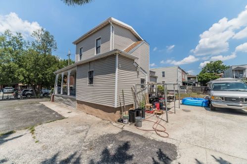 4028 Barnes Ave, Bronx NY 10466-4310 exterior