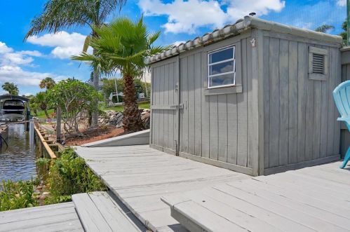 272 Surfside Ave, Fort Pierce FL  34983-1286 exterior