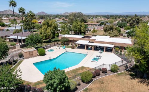 9052 29th St, Phoenix AZ  85028-5302 exterior