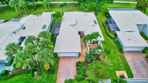 24 Gln Dr, Boynton Beach FL 33436-6208 exterior