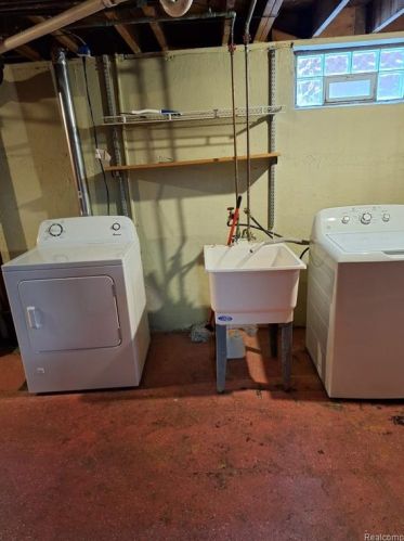 6865 Drexel St, Dearborn Heights MI  48127-2214 exterior