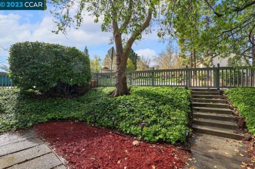 372 Camelback Rd, Concord CA  94523-1357 exterior