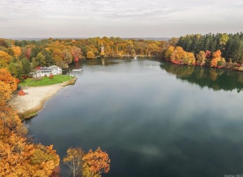 9 Maple Way, Armonk NY 10504-2601 exterior