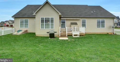 296 Friendly Dr, Hanover PA 17331 exterior