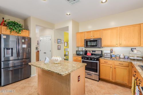 2036 Riviera Dr, Chandler AZ 85249-4867 exterior