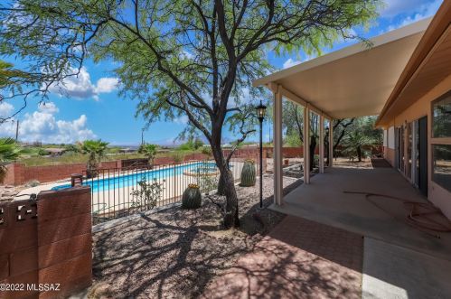 5242 Calle Montuoso, Tucson AZ 85745-9529 exterior