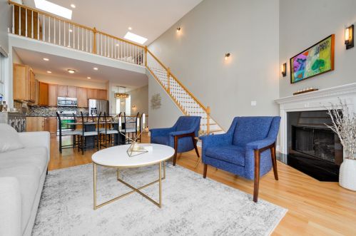 2329 Leavitt St, Chicago, IL 60608-4031