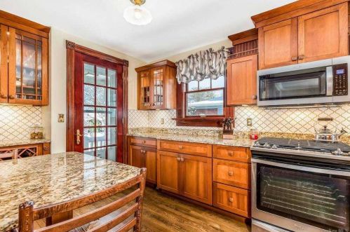 33 Ketewamoke Ave, Babylon NY 11702-1906 exterior