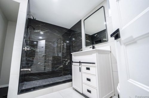 8451 Nightingale St, Dearborn Heights MI  48127-1203 exterior