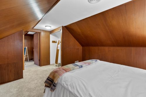 2823 Oriole Dr, Milwaukee WI 53209-4236 exterior