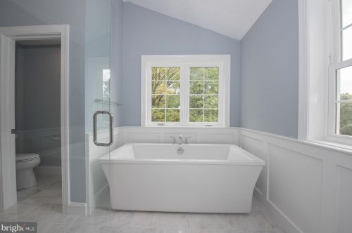 323 Abbey Rd, Berwyn PA 19312-1830 exterior