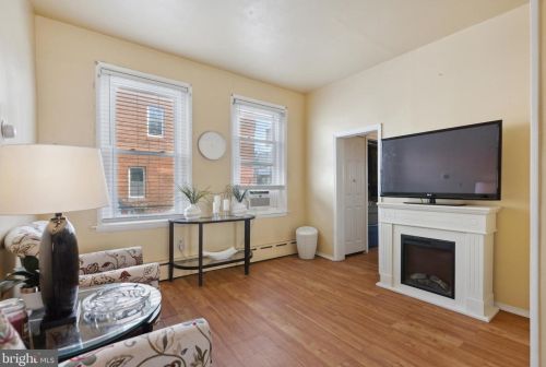 2035 Mckean St, Philadelphia, PA 19145-2836