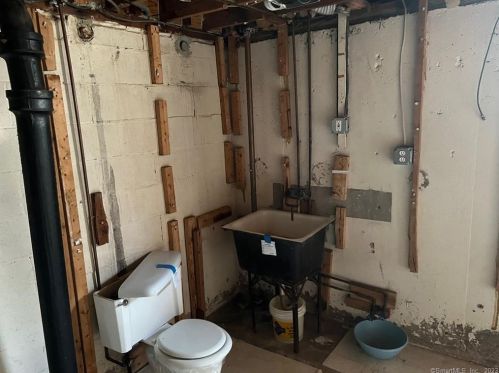 331 Elm St, Wallingford CT  06492-3231 exterior