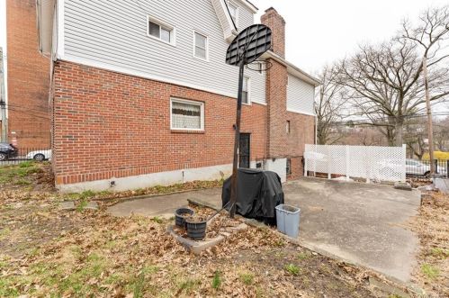 601 226 St, Bronx NY 10466-3932 exterior