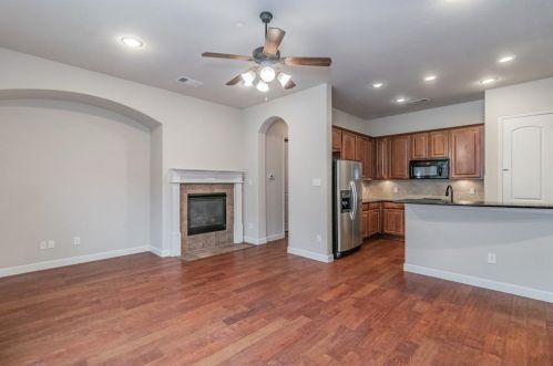 6755 Plaza Via, Irving TX  75039-3224 exterior