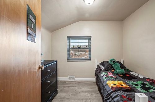 222 Meadowdell Dr, Pittsburgh PA  15227-4018 exterior