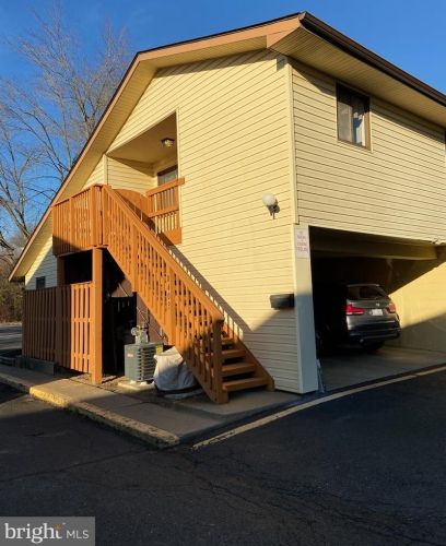 8403 Alameda Ct, Alexandria VA 22309-1620 exterior