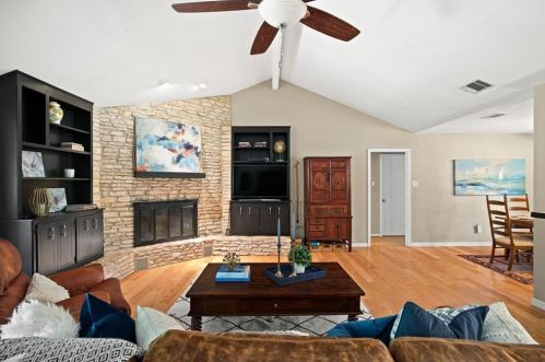 8709 Collingwood Dr, Austin TX 78748-5204 exterior