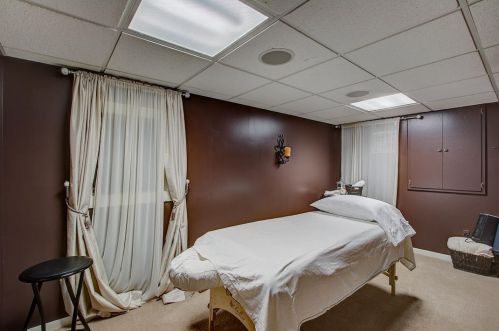 233 Ravine Baye Rd, Milwaukee WI 53217-1330 exterior