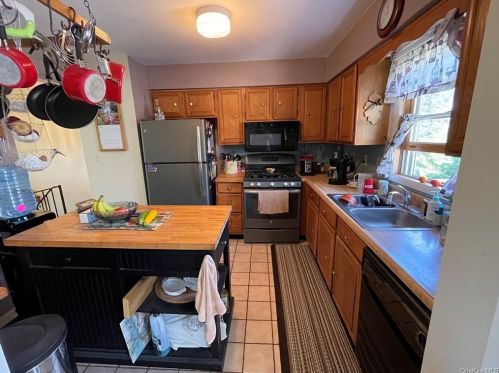 1065 Dolsontown Rd, Middletown NY 10940-4749 exterior