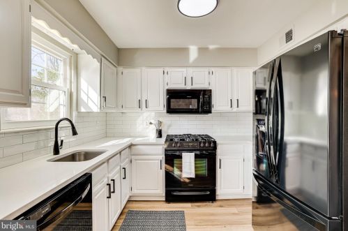 3008 Emerald Chase Dr, Herndon VA 20171-2334 exterior