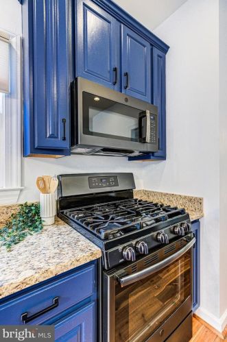 213 Creek Valley Ln, Rockville MD  20850-5603 exterior