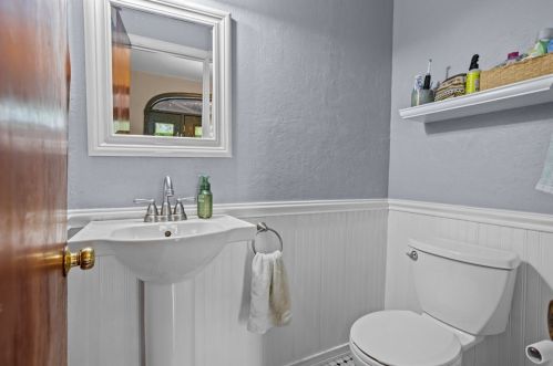 1129 Jancey St, Pittsburgh PA 15206-1326 exterior