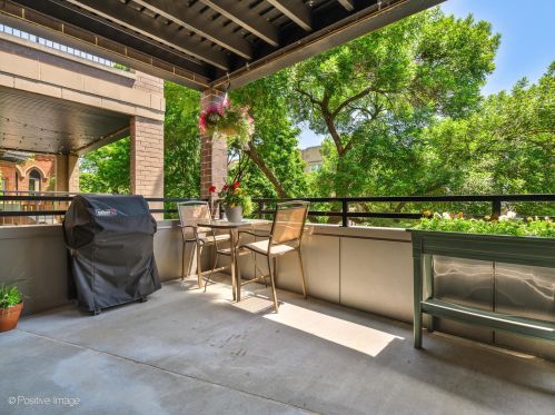 2916 Shakespeare Ave, Chicago IL  60647-3917 exterior