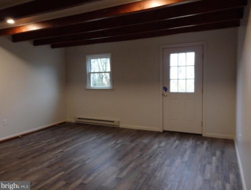 33 Hellertown Ave, Quakertown PA 18951-1727 exterior