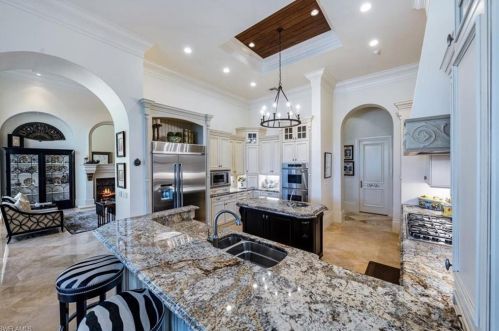 6357 Highcroft Dr, Naples FL 34119-8445 exterior